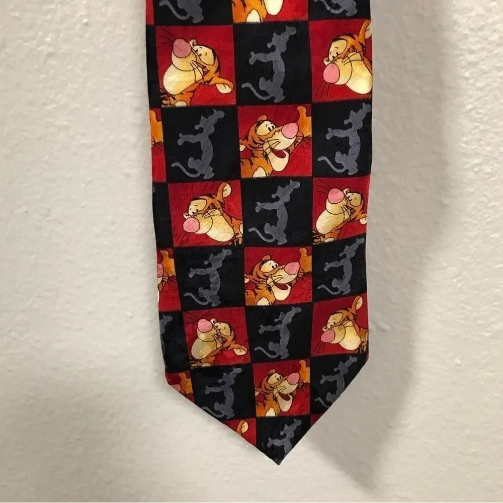 Walt Disney World Men's Tigger Winnie the Pooh Red Black Silk Tie Made in Italy